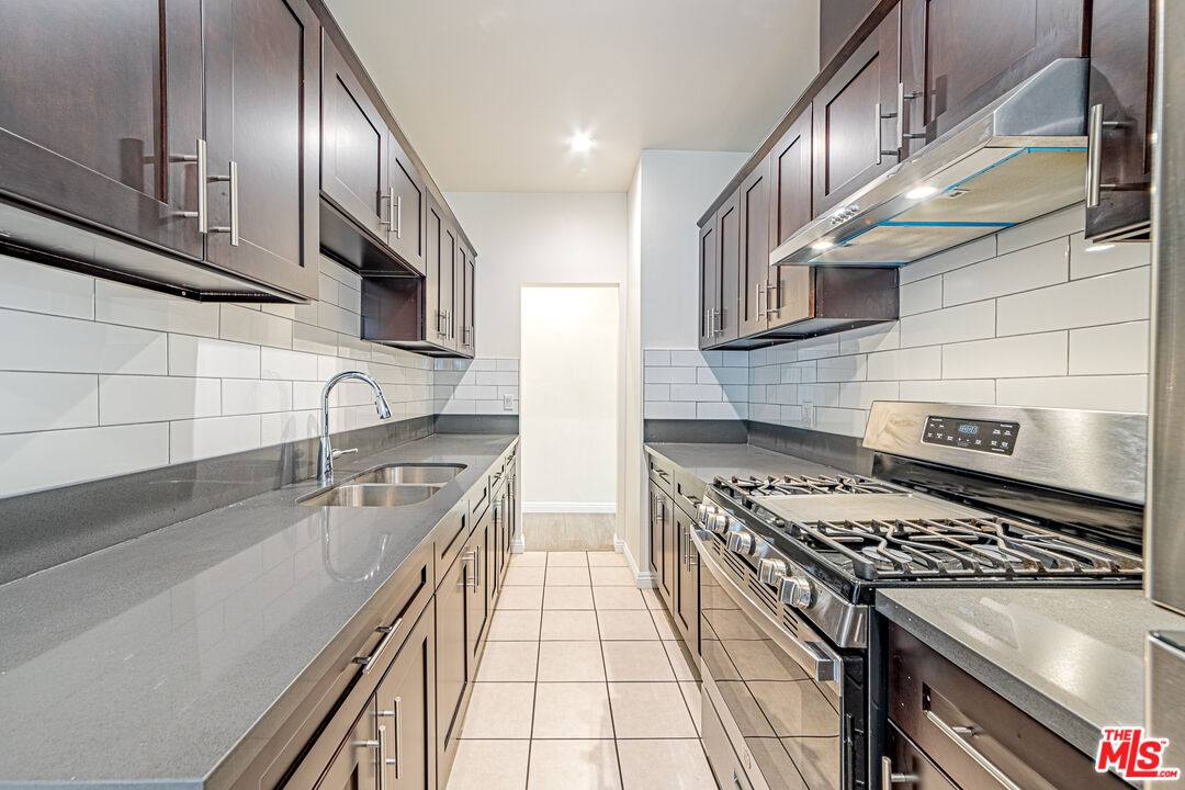 Apartment for rent at 1152 S Bronson Ave, Los Angeles, CA 90019