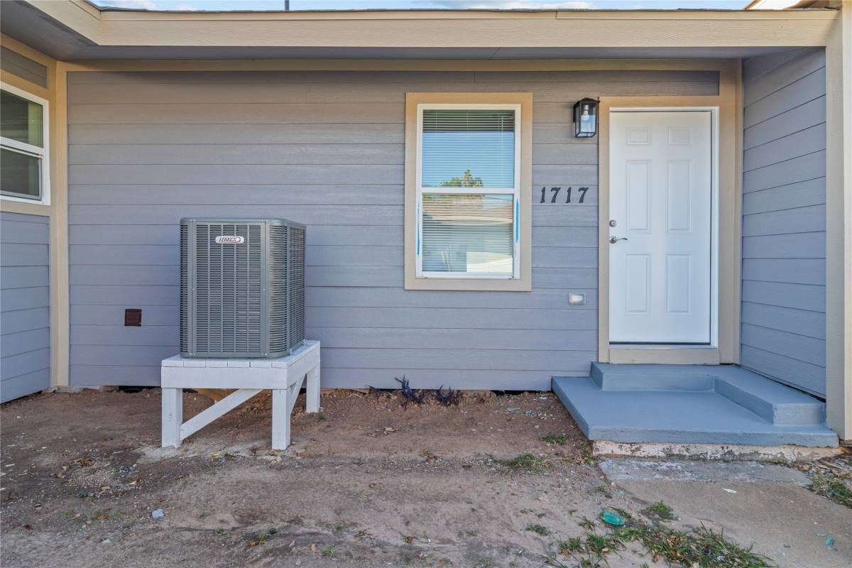 Apartment for rent at 1717 W 4th St, Freeport, TX 77541