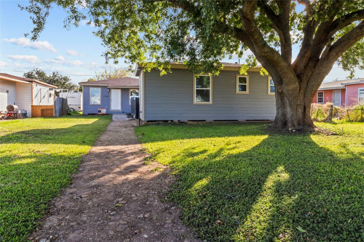Apartment for rent at 1717 W 4th St, Freeport, TX 77541