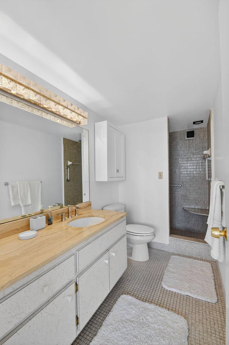 Apartment for rent at 2600 N Flagler Dr #402, West Palm Beach, FL 33407