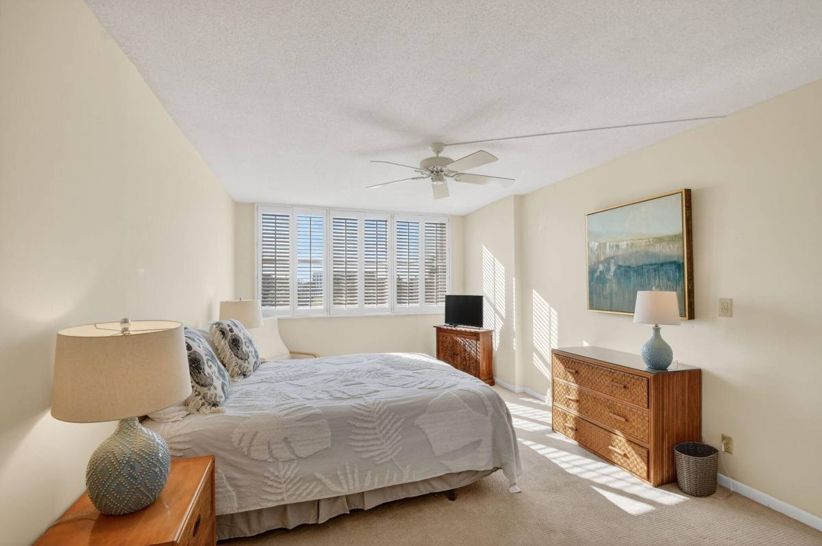 Apartment for rent at 2600 N Flagler Dr #402, West Palm Beach, FL 33407