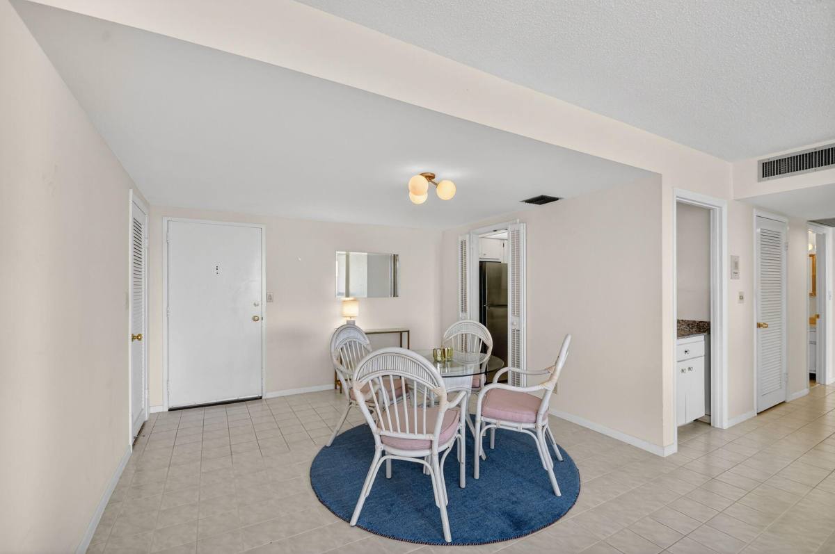 Apartment for rent at 2600 N Flagler Dr #402, West Palm Beach, FL 33407