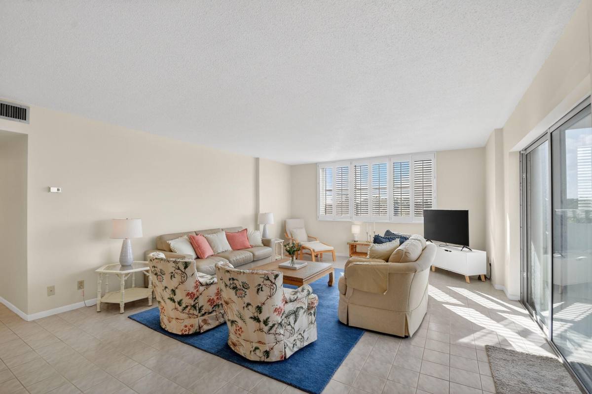 Apartment for rent at 2600 N Flagler Dr #402, West Palm Beach, FL 33407