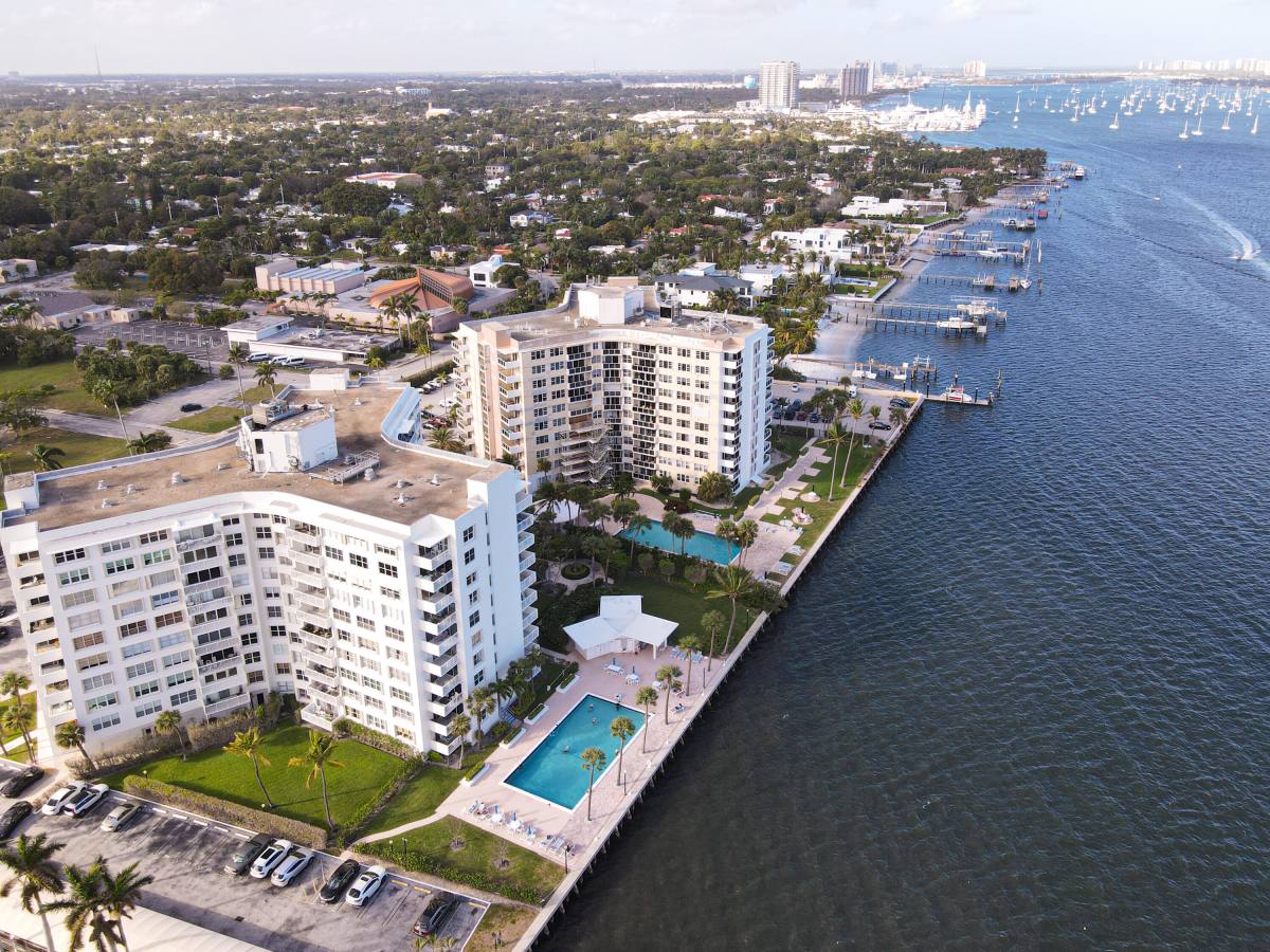 Apartment for rent at 2600 N Flagler Dr #402, West Palm Beach, FL 33407