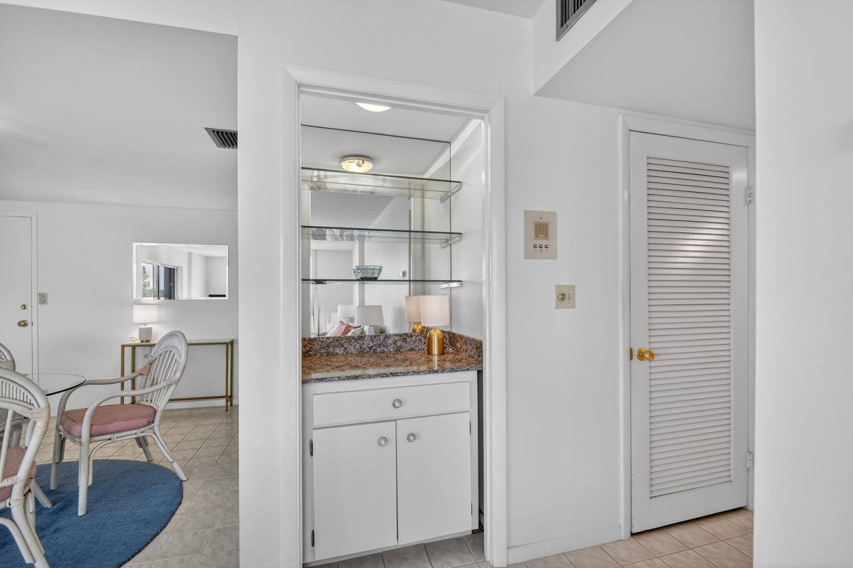 Apartment for rent at 2600 N Flagler Dr #402, West Palm Beach, FL 33407