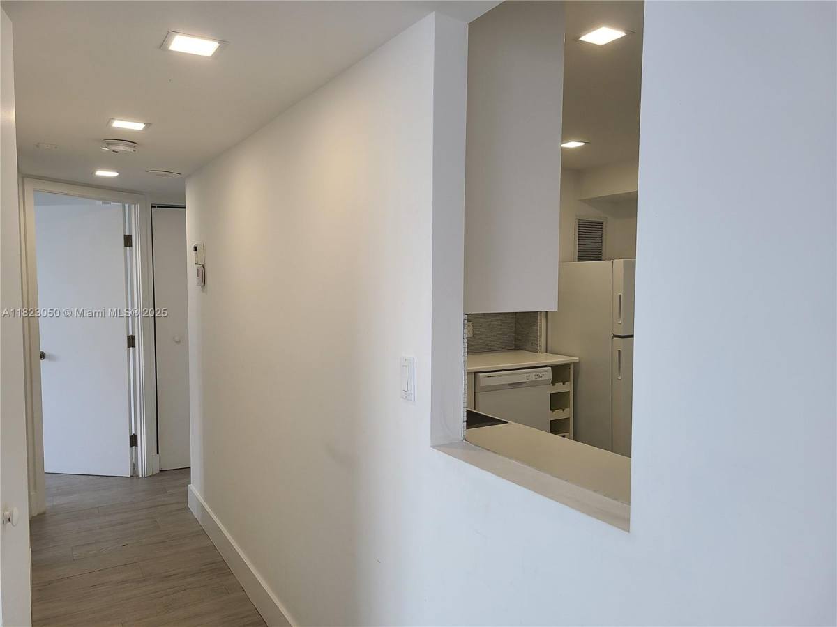 Apartment for rent at 2851 NE 183rd St #28511812E, North Miami Beach, FL 33160