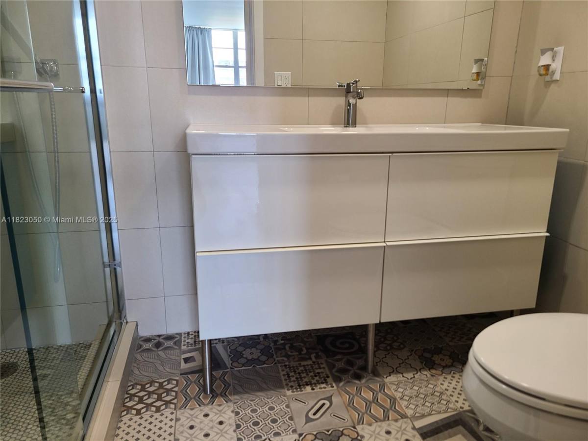 Apartment for rent at 2851 NE 183rd St #28511812E, North Miami Beach, FL 33160