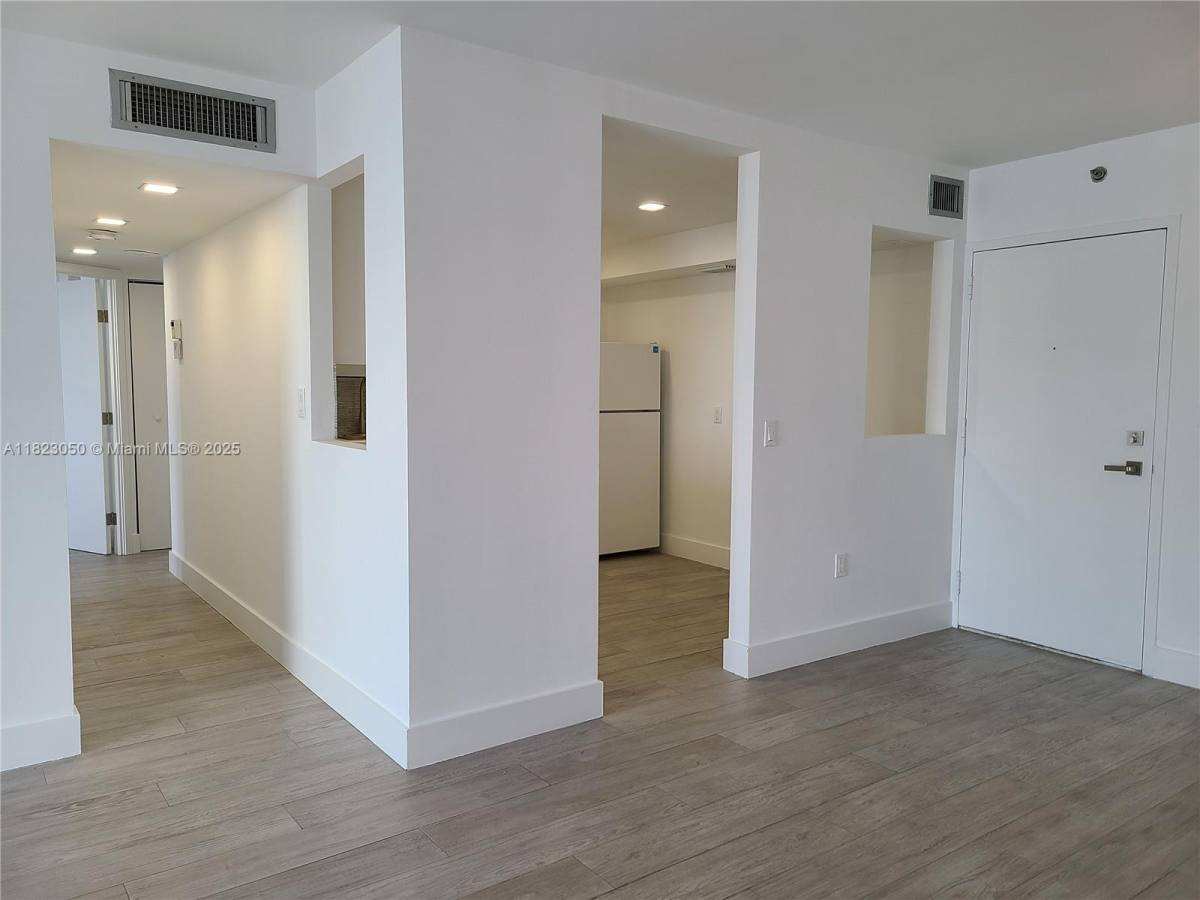 Apartment for rent at 2851 NE 183rd St #28511812E, North Miami Beach, FL 33160