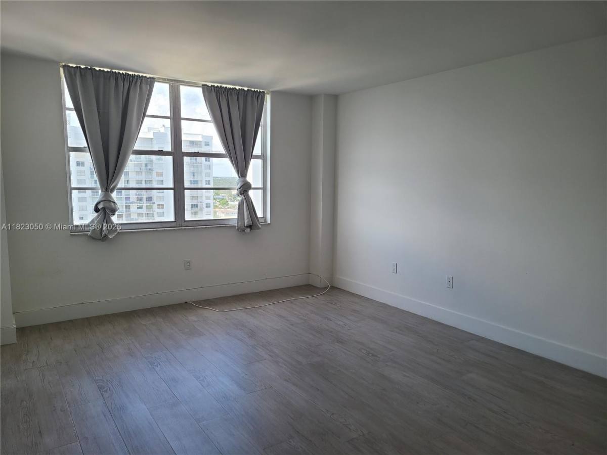 Apartment for rent at 2851 NE 183rd St #28511812E, North Miami Beach, FL 33160