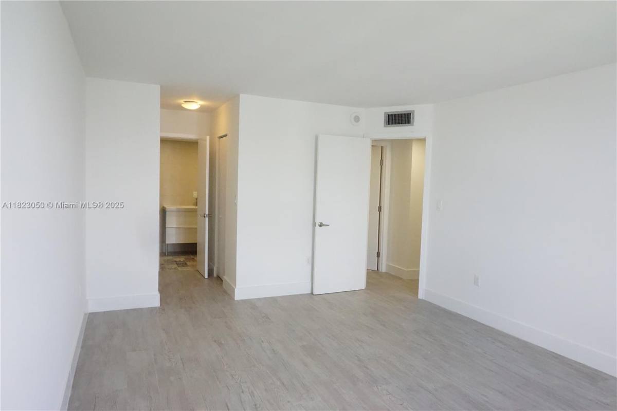Apartment for rent at 2851 NE 183rd St #28511812E, North Miami Beach, FL 33160