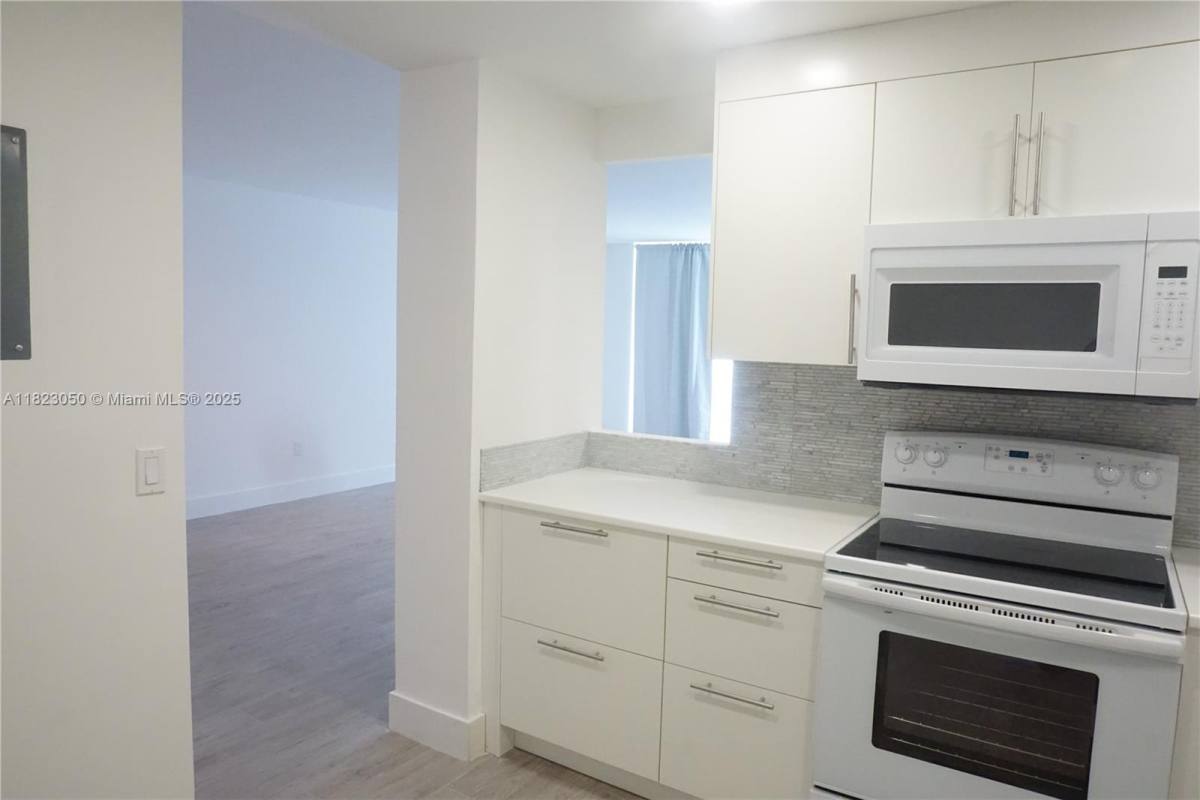 Apartment for rent at 2851 NE 183rd St #28511812E, North Miami Beach, FL 33160