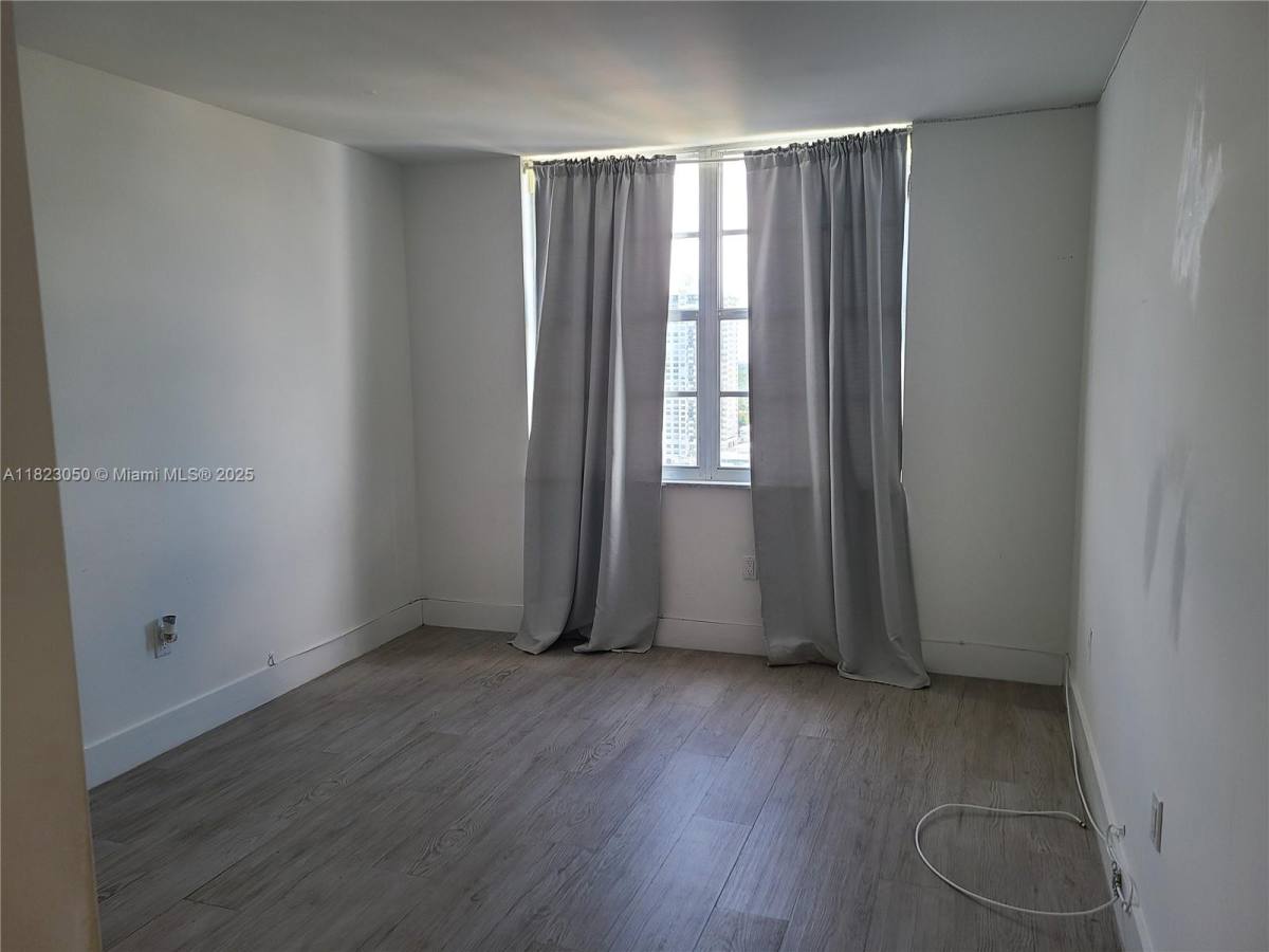 Apartment for rent at 2851 NE 183rd St #28511812E, North Miami Beach, FL 33160