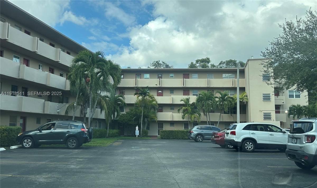 Apartment for rent at 1501 NE 191st St #1501C118, Miami, FL 33179