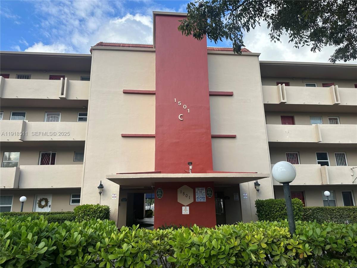 Apartment for rent at 1501 NE 191st St #1501C118, Miami, FL 33179