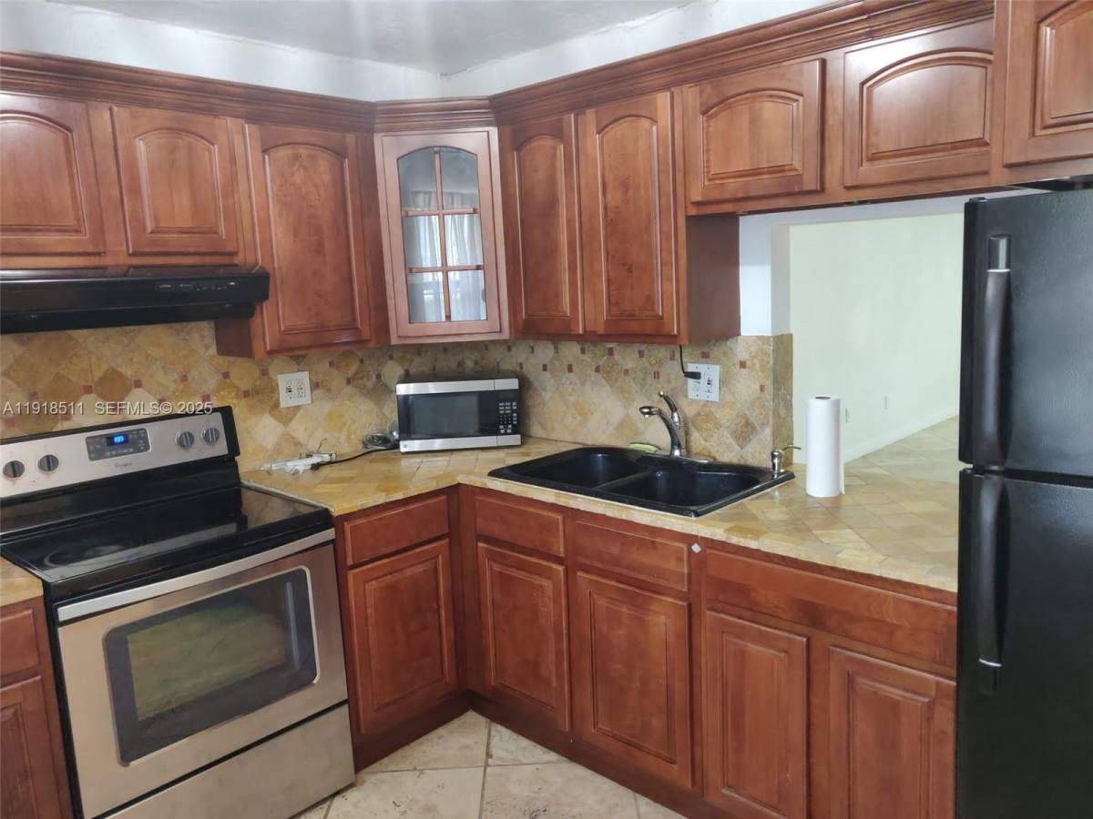 Apartment for rent at 1501 NE 191st St #1501C118, Miami, FL 33179