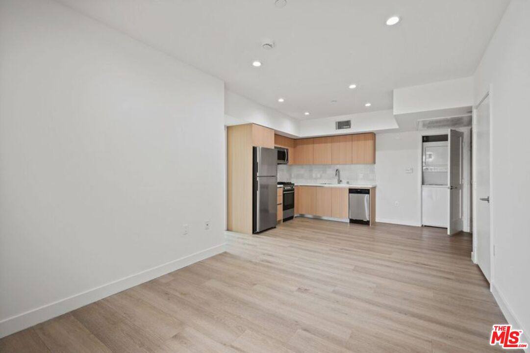 Apartment for rent at 1600 Venice Blvd #102, Venice, CA 90291