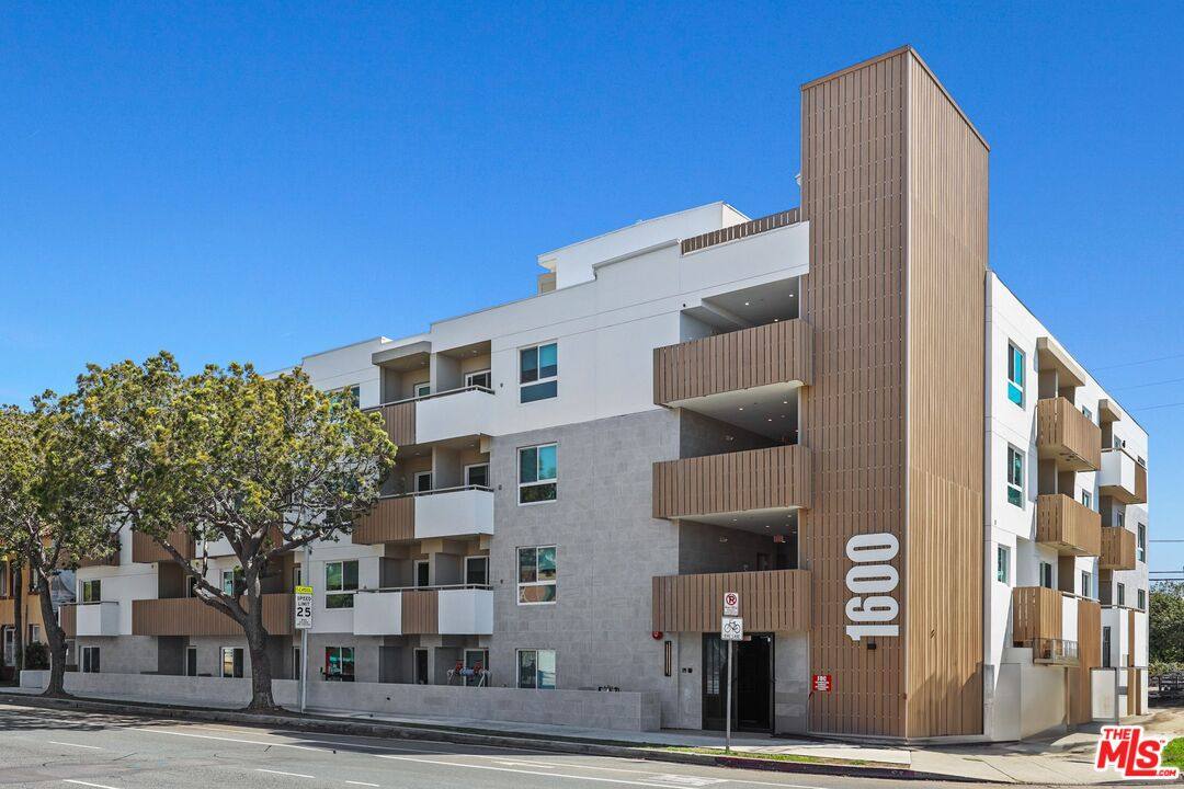 Apartment for rent at 1600 Venice Blvd #102, Venice, CA 90291