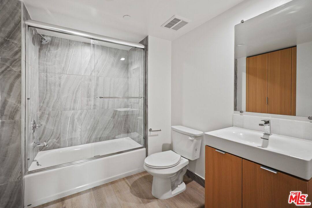 Apartment for rent at 1600 Venice Blvd #102, Venice, CA 90291
