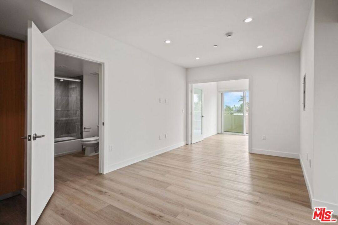 Apartment for rent at 1600 Venice Blvd #102, Venice, CA 90291