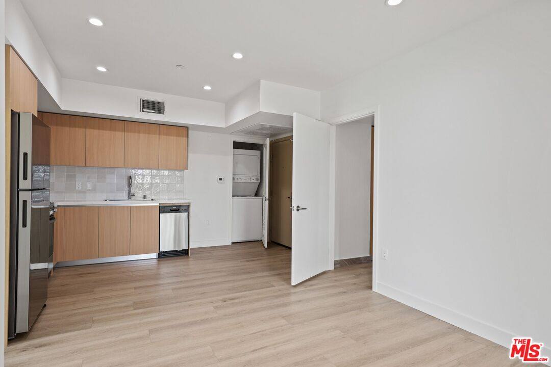 Apartment for rent at 1600 Venice Blvd #102, Venice, CA 90291
