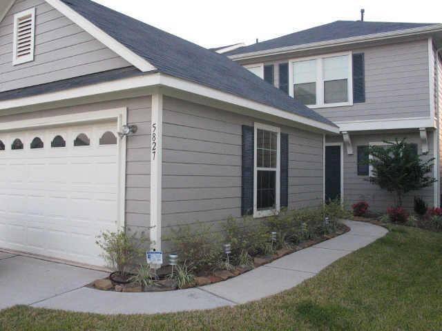 Apartment for rent at 5827 Silver Oak, Missouri City, TX 77459