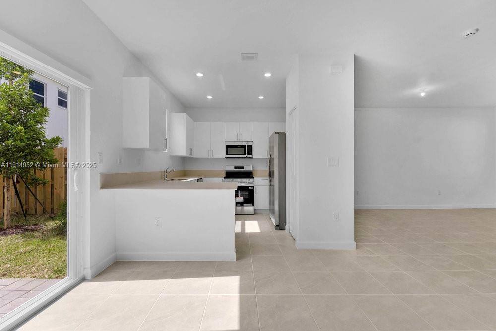 Townhouse for rent at 2558 SE 27th Dr, Homestead, FL 33035