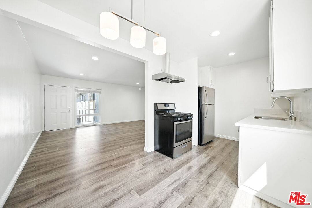 Apartment for rent at 510 Pacific Ave #510-7, Venice, CA 90291