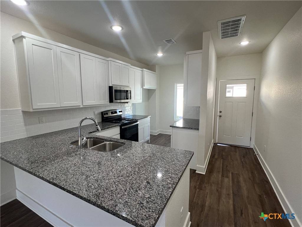 Townhouse for rent at 1830 Royal Loop, Belton, TX 76513