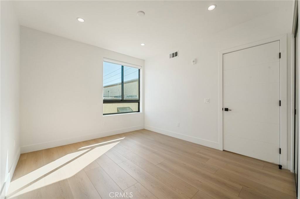 Apartment for rent at 7510 Sepulveda Blvd #304, Van Nuys, CA 91405