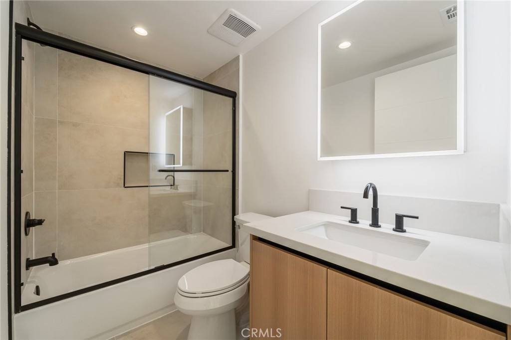 Apartment for rent at 7510 Sepulveda Blvd #304, Van Nuys, CA 91405
