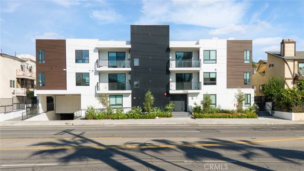 Apartment for rent at 7510 Sepulveda Blvd #304, Van Nuys, CA 91405