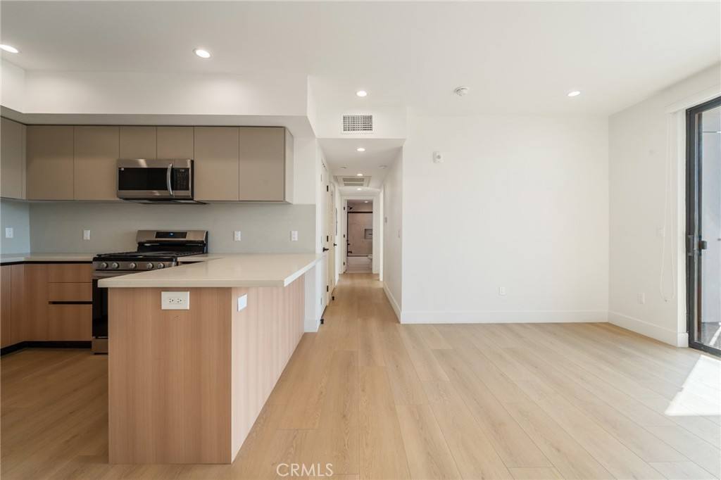 Apartment for rent at 7510 Sepulveda Blvd #304, Van Nuys, CA 91405