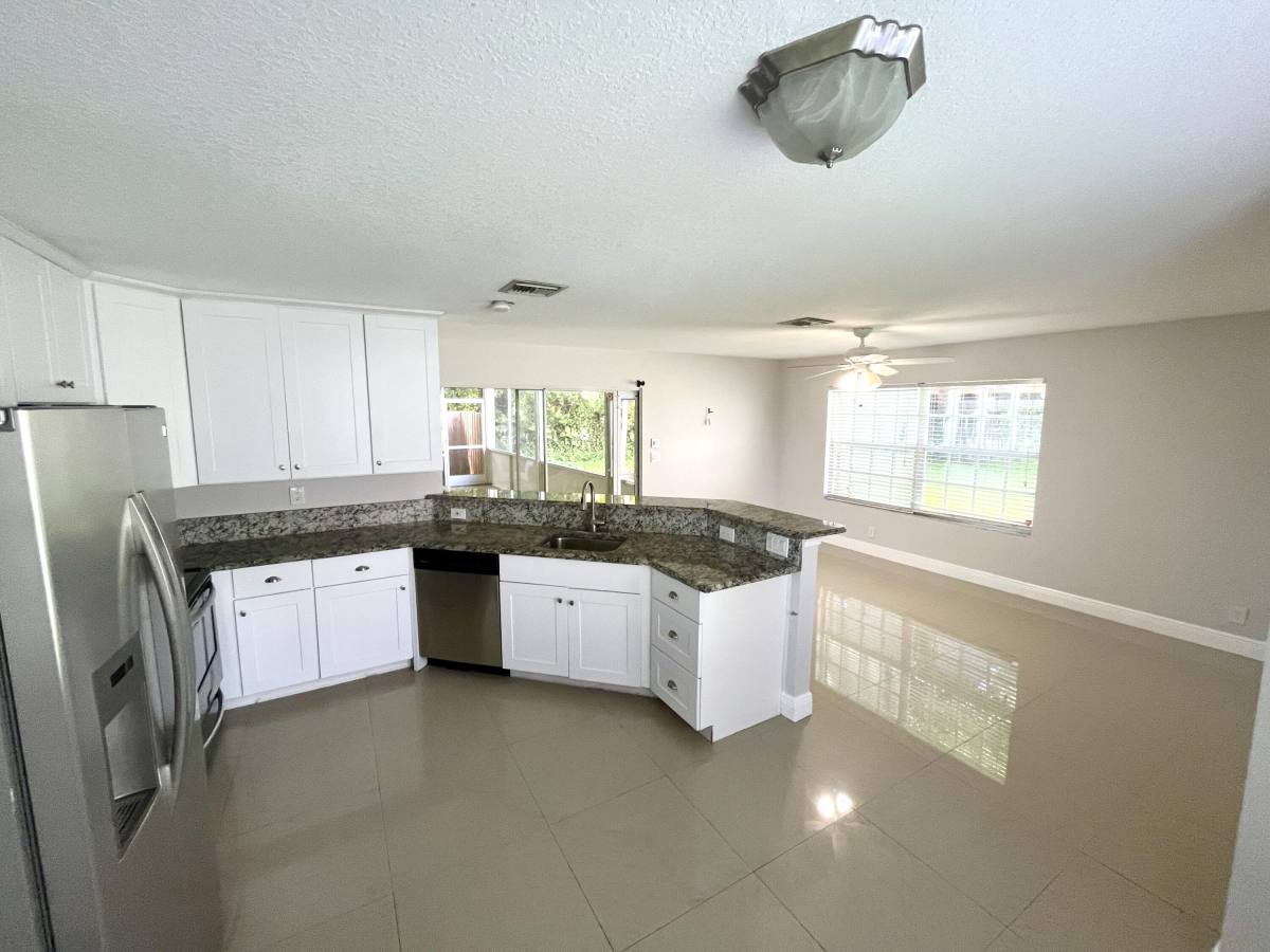 Apartment for rent at 1112 Wild Cherry Lane, Wellington, FL 33414