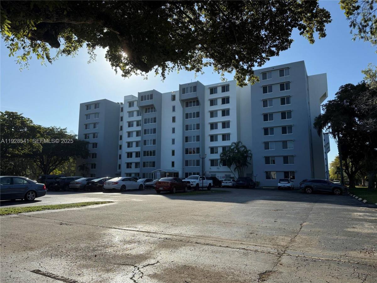 Condo for rent at 9001 SW 77th Ave #9001C709, Miami, FL 33156