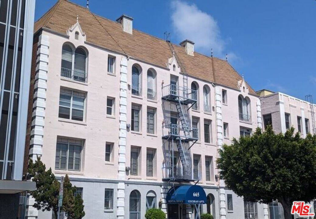 Apartment for rent at 665 S Cochran Ave #104, Los Angeles, CA 90036
