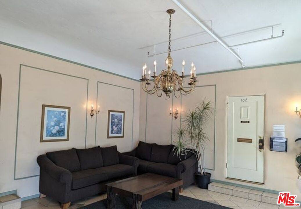 Apartment for rent at 665 S Cochran Ave #104, Los Angeles, CA 90036