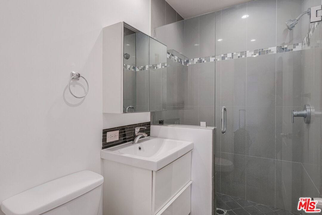 Condo for rent at 1055 S Bedford St #2, Los Angeles, CA 90035