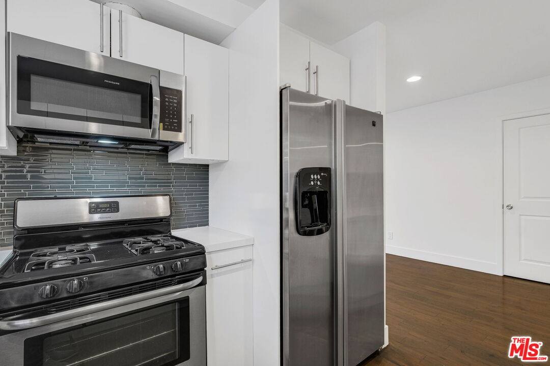Condo for rent at 1055 S Bedford St #2, Los Angeles, CA 90035