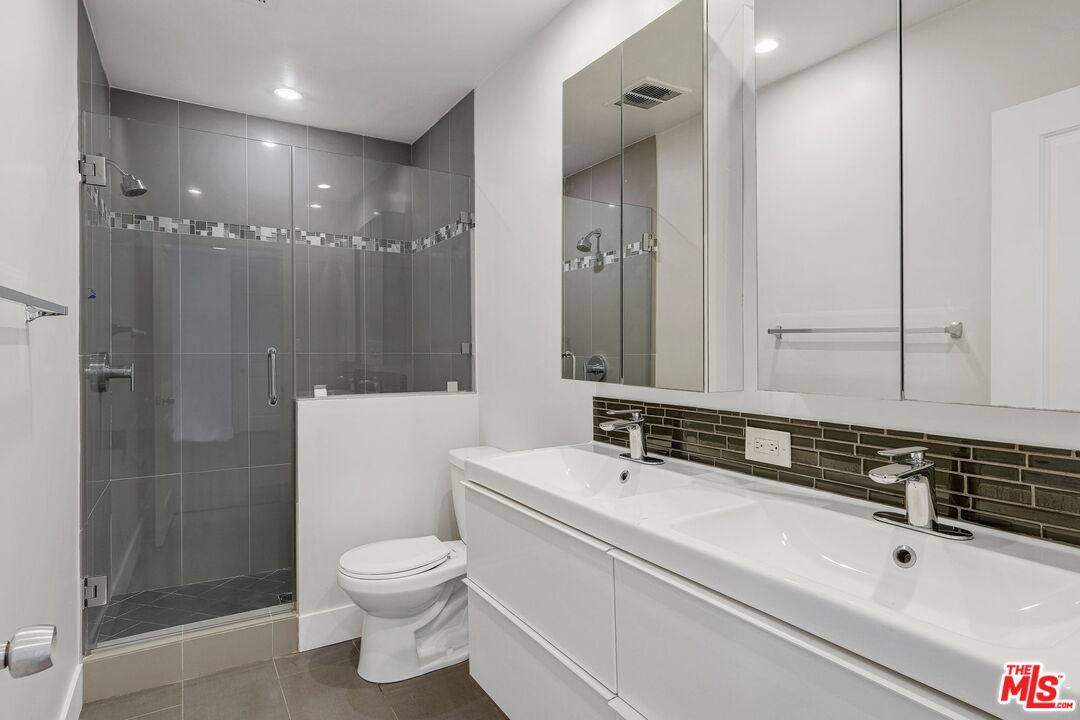 Condo for rent at 1055 S Bedford St #2, Los Angeles, CA 90035