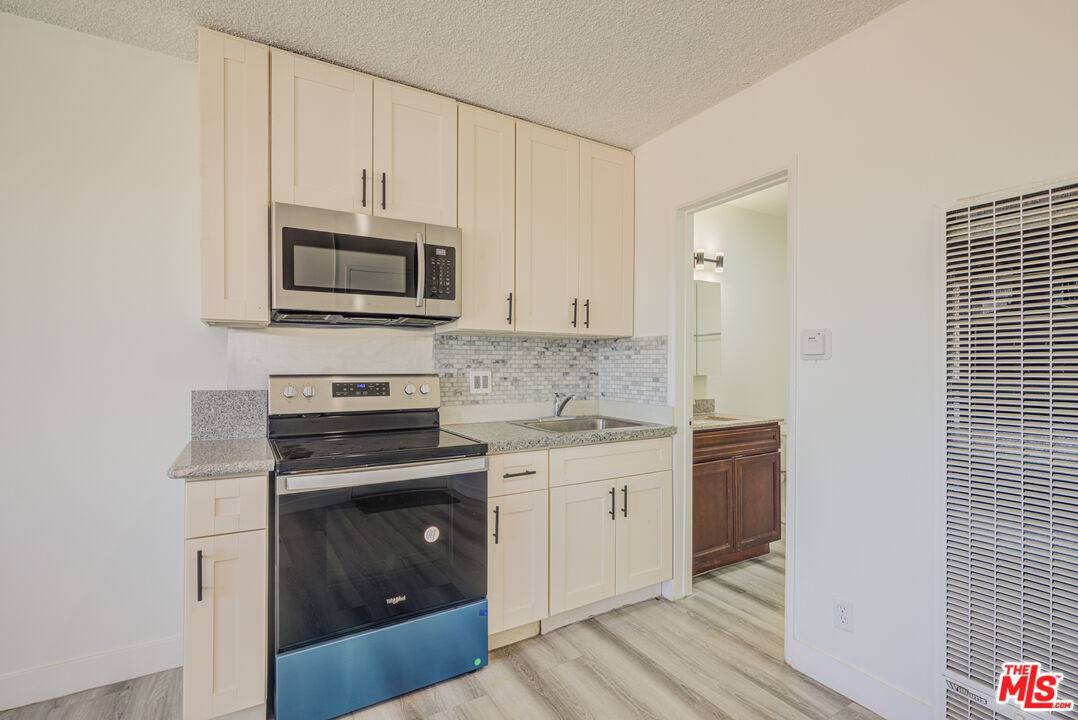 Apartment for rent at 305 E Plymouth St #305A, Inglewood, CA 90302