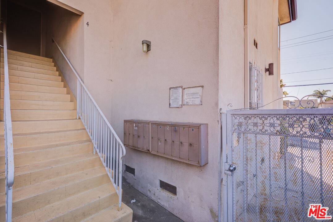 Apartment for rent at 305 E Plymouth St #305A, Inglewood, CA 90302