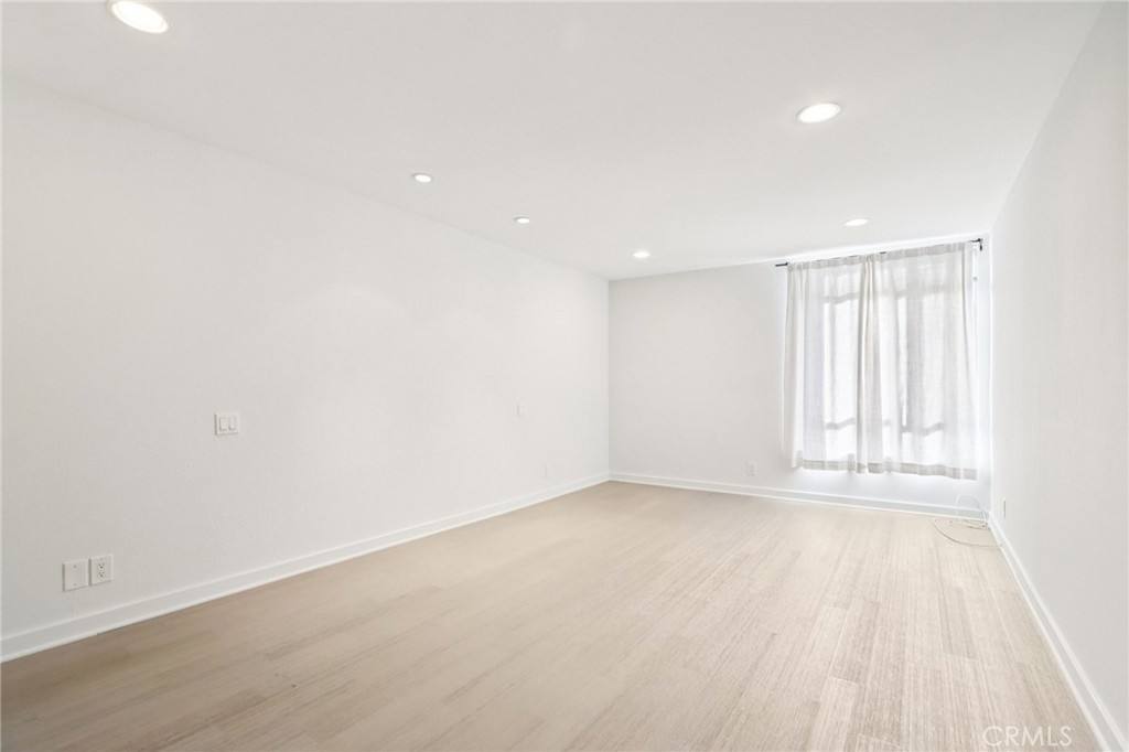 Condo for rent at 403 N Oakhurst Dr #204, Beverly Hills, CA 90210