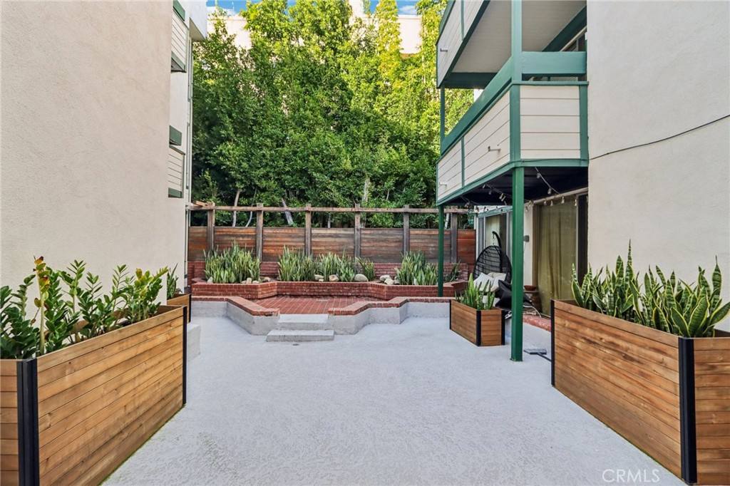 Condo for rent at 403 N Oakhurst Dr #204, Beverly Hills, CA 90210