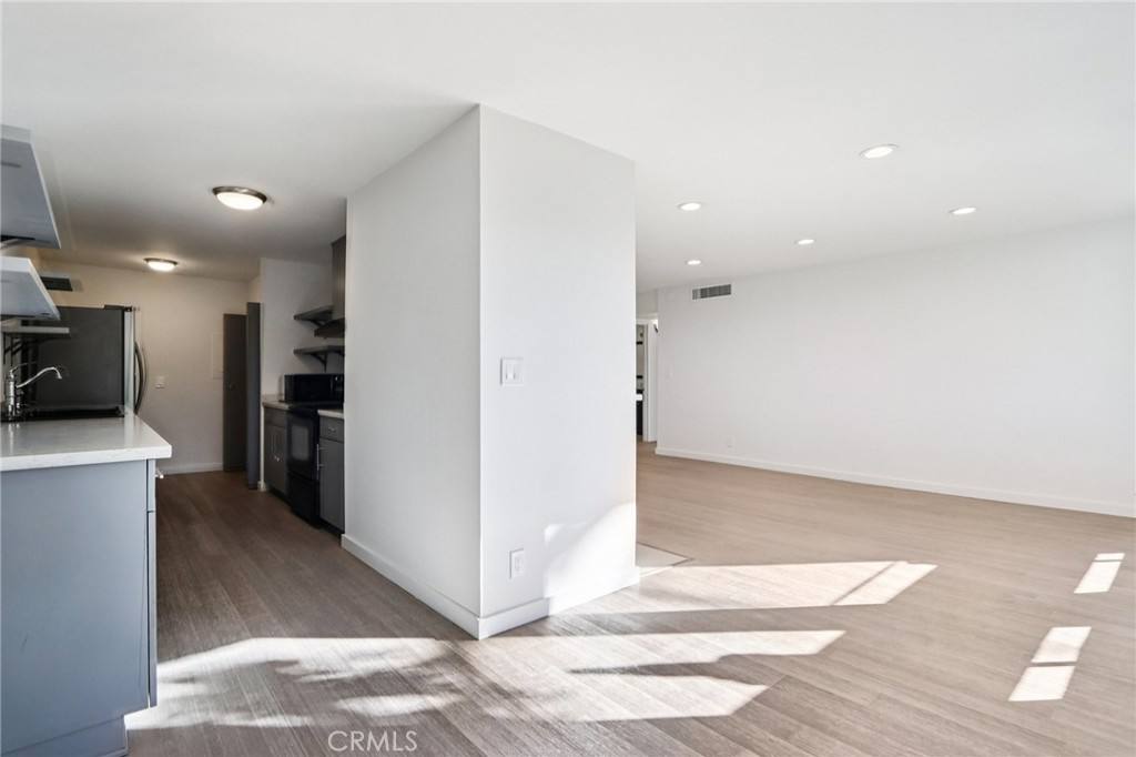 Condo for rent at 403 N Oakhurst Dr #204, Beverly Hills, CA 90210