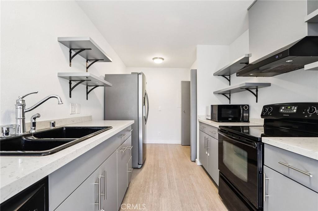Condo for rent at 403 N Oakhurst Dr #204, Beverly Hills, CA 90210