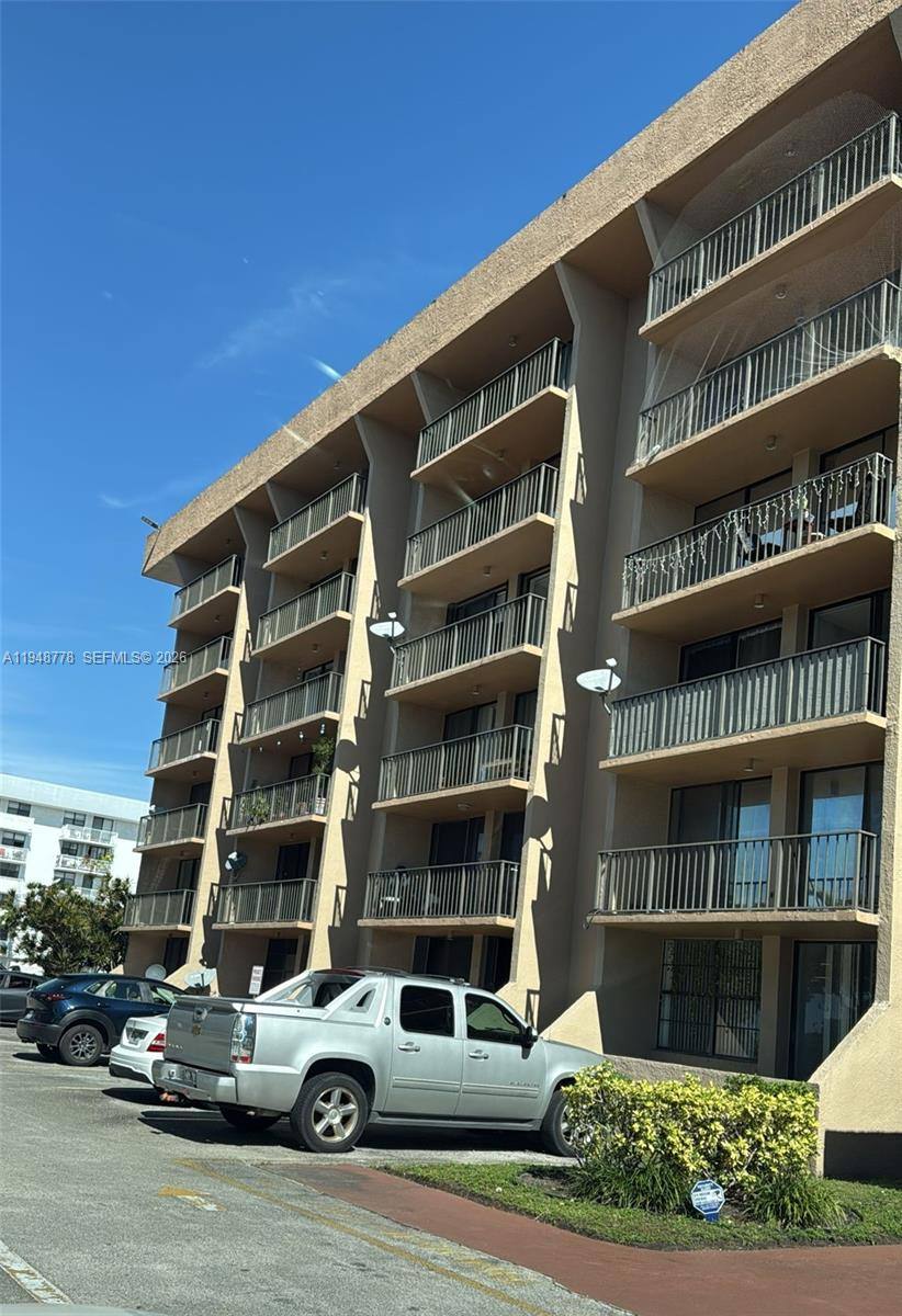 Apartment for rent at 16751 NE 9th Ave #101, Miami, FL 33162