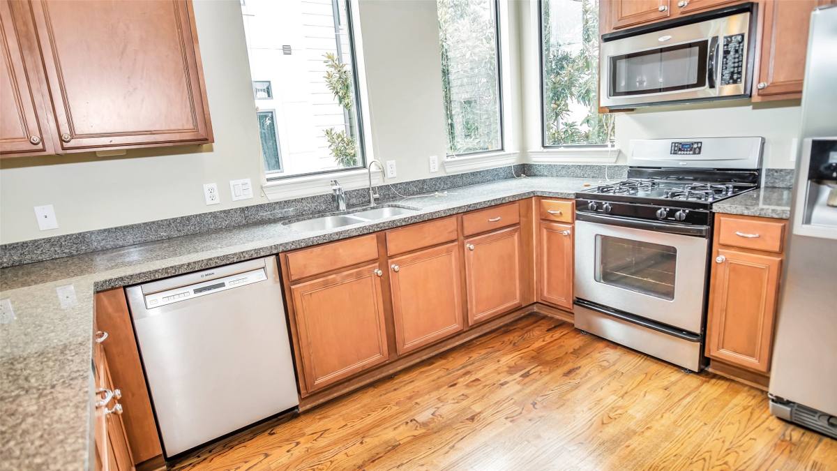 Apartment for rent at 1611 Silver St, Houston, TX 77007