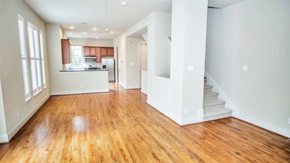 Apartment for rent at 1611 Silver St, Houston, TX 77007