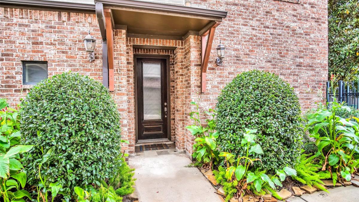 Apartment for rent at 1611 Silver St, Houston, TX 77007