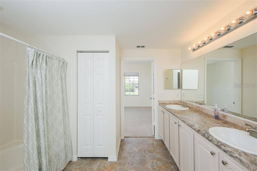 Townhouse for rent at 5655 Bentgrass Dr #9117, Sarasota, FL 34235